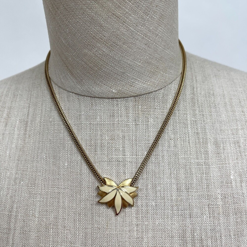 Monet Gold-tone‎ Cream Flower Pendant Women's Fashion Necklace